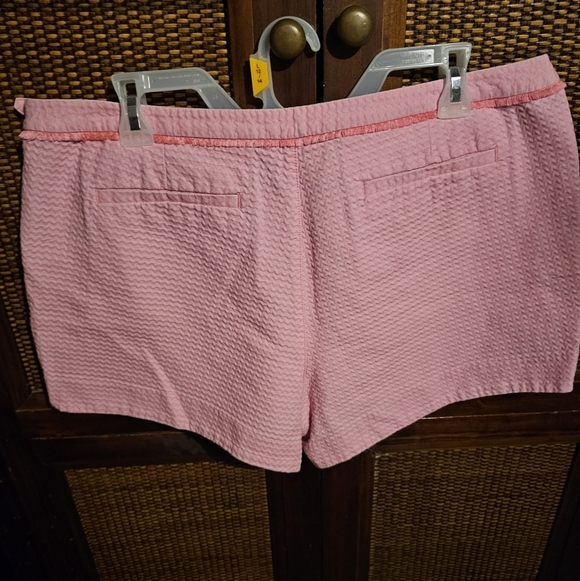Lilly Pulitzer EUC Womens Size 16 Pink Shorts - Picture 3 of 3